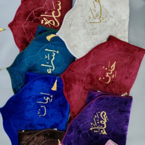 سجادة صلاة مطرزة